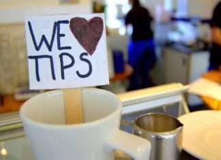 Чайові за кордоном: де і скільки потрібно платити