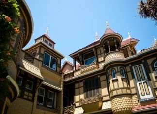 Будинок Вінчестерів в США і його примари