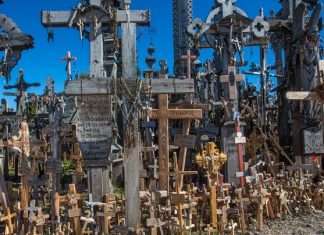 Гора хрестів у Литві: встановивши тут хрест, людину чекає успіх і благополуччя