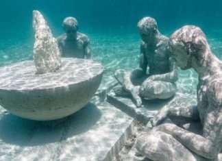 Підводний музей в Канкуні