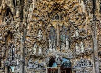 Храм Святого Сімейства в Барселоні: у чому унікальність, як дістатися, час роботи, екскурсії