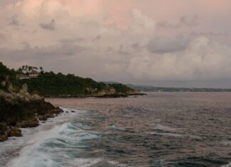 Пуерто-Ескондідо: від раю для серферів до творчого центру