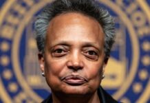 Колишній мер Чикаго подав до суду на борг кредитної картки на суму понад 11 000 доларів