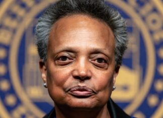 Колишній мер Чикаго подав до суду на борг кредитної картки на суму понад 11 000 доларів