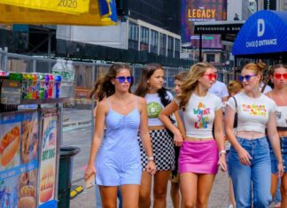 30-Нічне Шоу Гаррі Стайлза Викликає Екстремальні Поїздки Фанів та Незвичайні Варіанти Розміщення