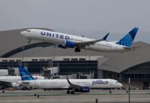 Поглиблюється злиття United і JetBlue: що потрібно знати мандрівникам
