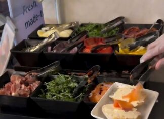 American Airlines Покращує Лаунжі, Поки Пасажири Повідомляють про Умови Літаків