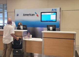 American Airlines запропонувала 4000 доларів, щоб поступитися місцем Аспену — рейс все одно перенаправили