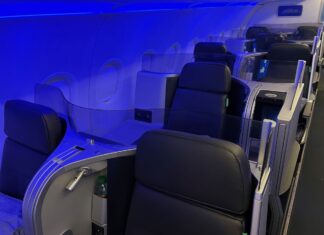 Інцидент на рейсі JetBlue: Поведінка пасажира, зафіксована у внутрішніх повідомленнях