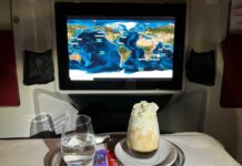 Бортові Шеф-Кухарі: Розкіш чи Маркетинг? Погляд на Кулінарне Обслуговування у Польоті