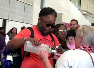 Хаос в Аеропортах: Горілка, Захоплення Черг та Стихійні Співтовариства