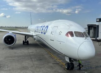 United Airlines Робить Ставку на Силу на Фоні Зростання Цін на Нафту: Зважений Ризик