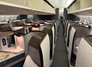 На яких рейсах є номер Aria Suite від Cathay Pacific? 14 літаків і 9 маршрутів