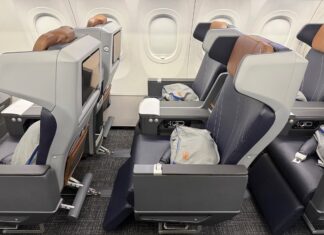 American Airlines Розглядає Повернення ТБ в Кріслах у Світлі Конкурентного Тиску