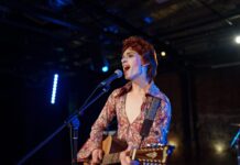 Мекка в австралійській глушині: як крихітне містечко стало місцем паломництва шанувальників Девіда Боуї