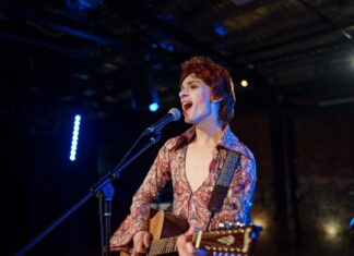 Мекка в австралійській глушині: як крихітне містечко стало місцем паломництва шанувальників Девіда Боуї