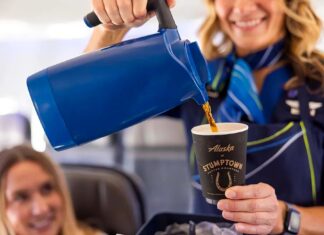 Стюардеса Судиться зі Смажником Кава Після Важких Опіків на Борту Літаки