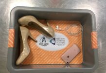 Сенатор Дакуорт наполягає на перевірці взуття в пунктах огляду TSA: відволікаючий маневр у сфері безпеки?