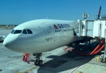 Delta sleduje trend: rostoucí náklady na zavazadla při prudkém růstu cen pohonných hmot