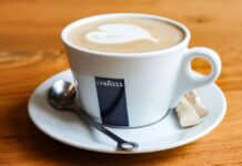 American Airlines завершила глобальне впровадження кави Lavazza