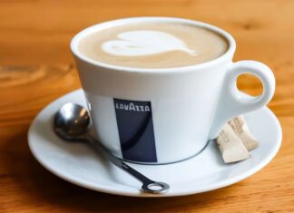 American Airlines завершила глобальне впровадження кави Lavazza