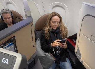 Осозданное сиденье American Airlines: как сломанный подлокотник вызвал скандал в бизнес-классе