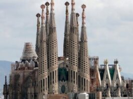 Por qué los puestos de construcción de la Sagrada Familia: una guía para el viajero sobre la obra maestra inacabada de Gaudí